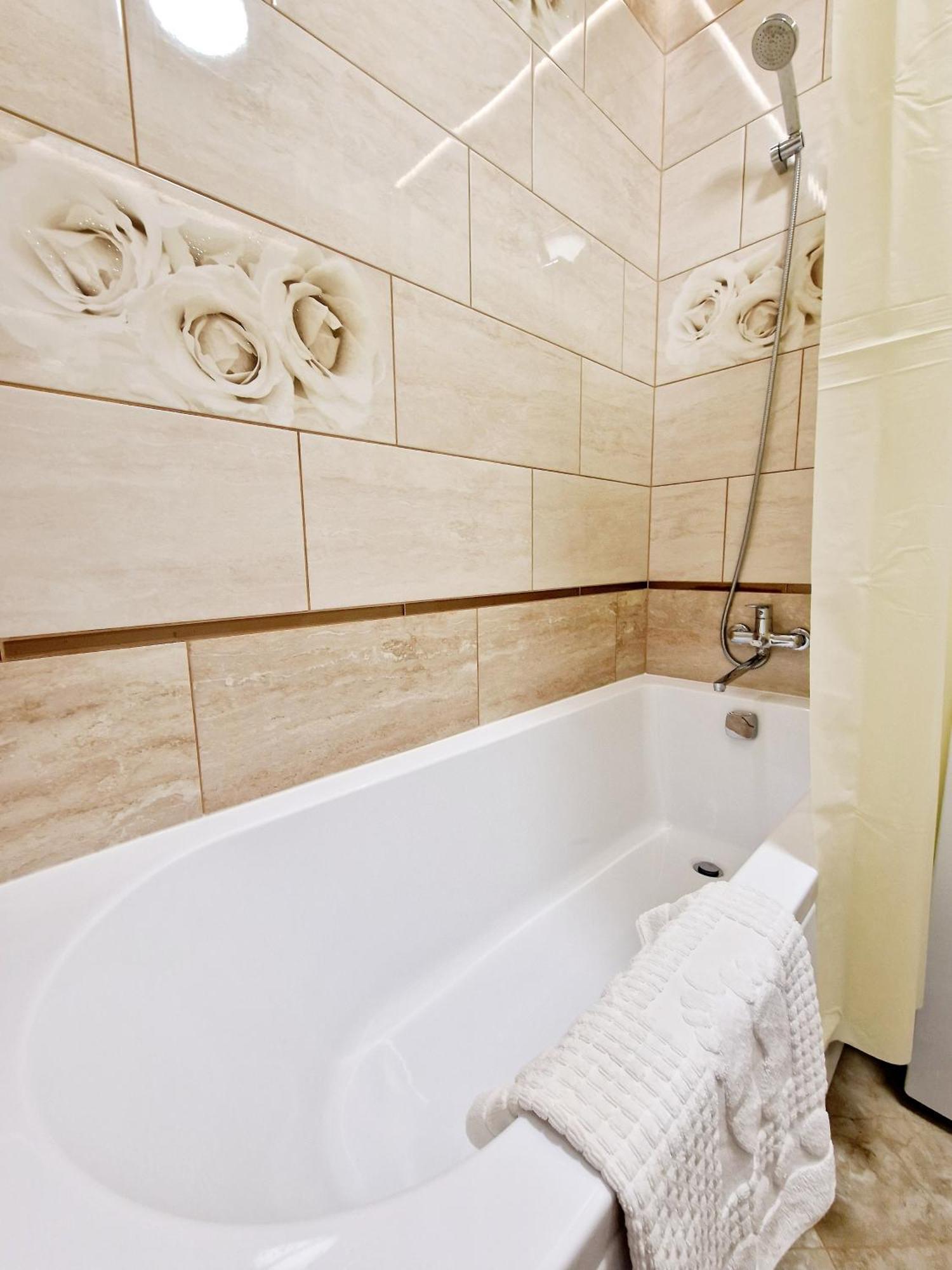 Apartament On Chornovola, 40 Жк "Варварівка" ルーツィク エクステリア 写真
