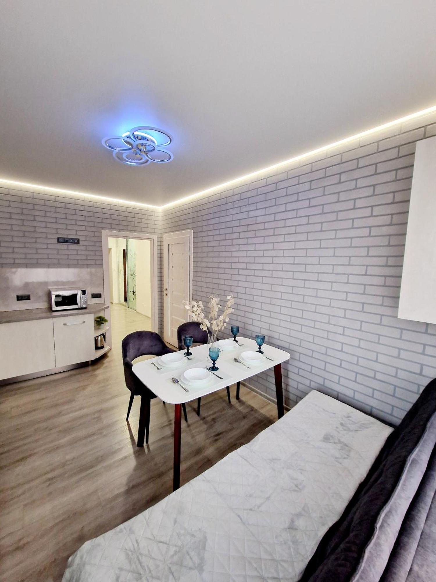 Apartament On Chornovola, 40 Жк "Варварівка" ルーツィク エクステリア 写真