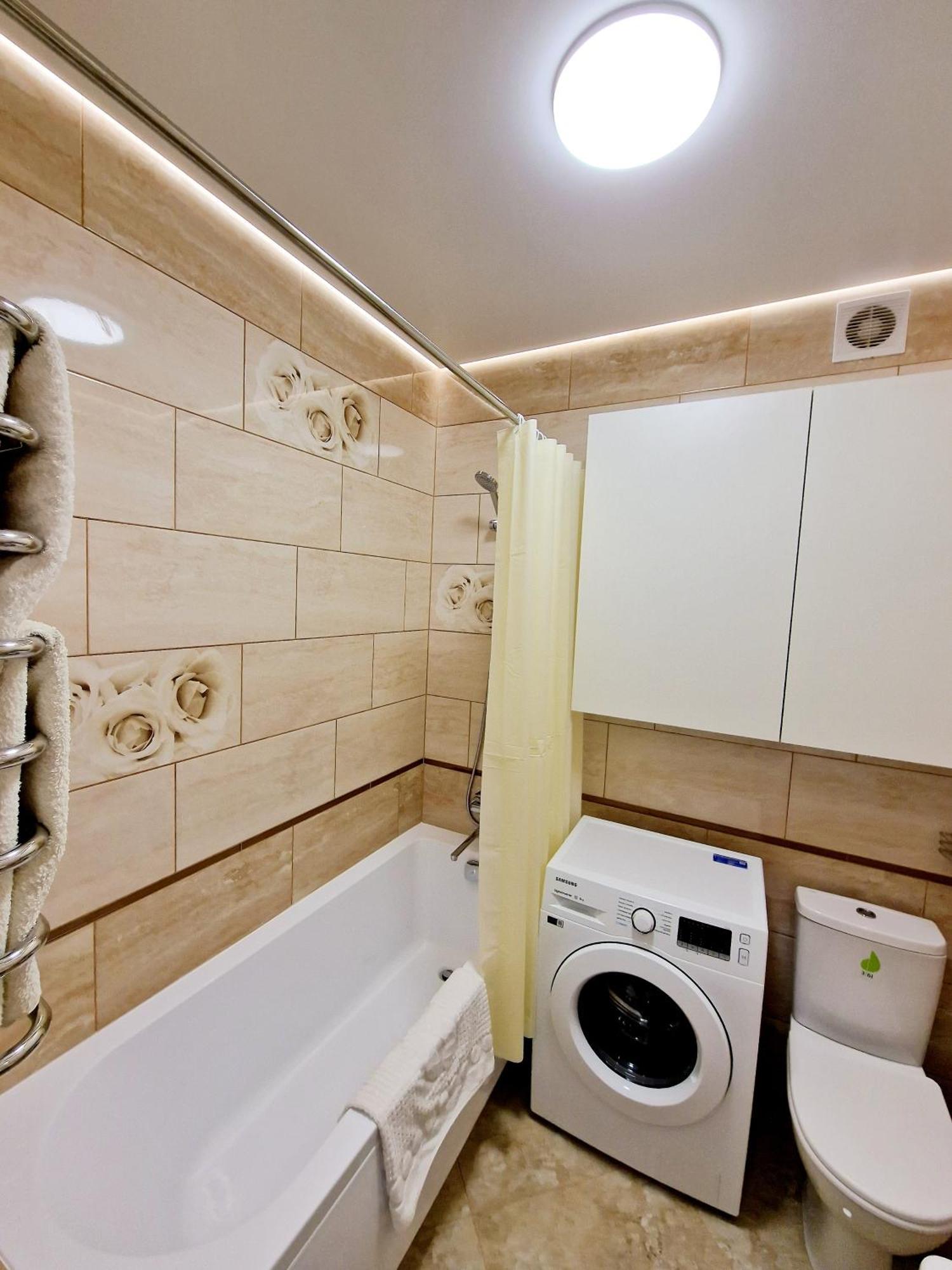Apartament On Chornovola, 40 Жк "Варварівка" ルーツィク エクステリア 写真